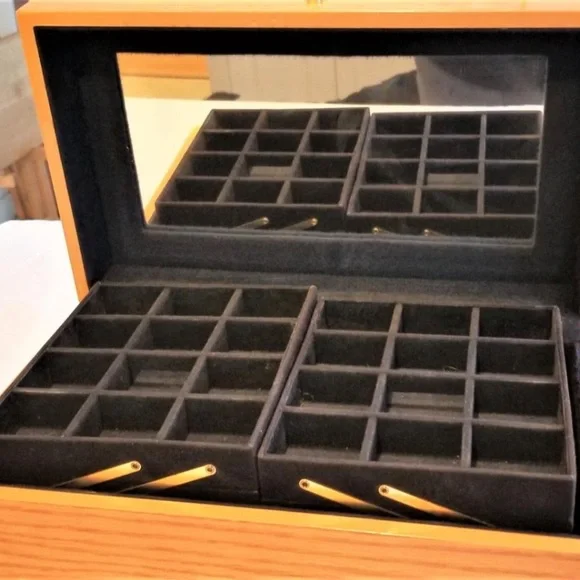 Lori Greiner Large Jewelry Chest - Picture 2 of 12